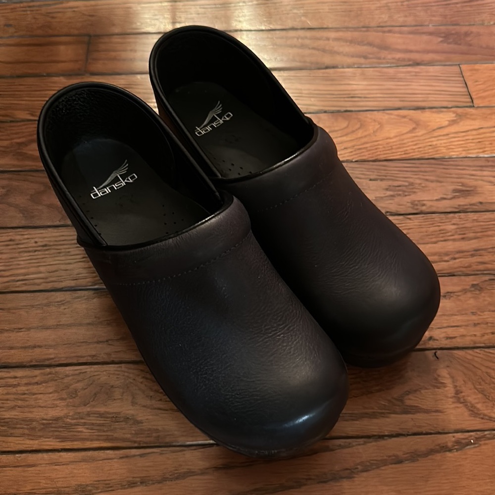 DANSKO 🩶 Pro Clogs in Dark Grey, Women’s, Size 40/9.5, NWOT